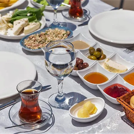 Liman Deluxe Hotel *